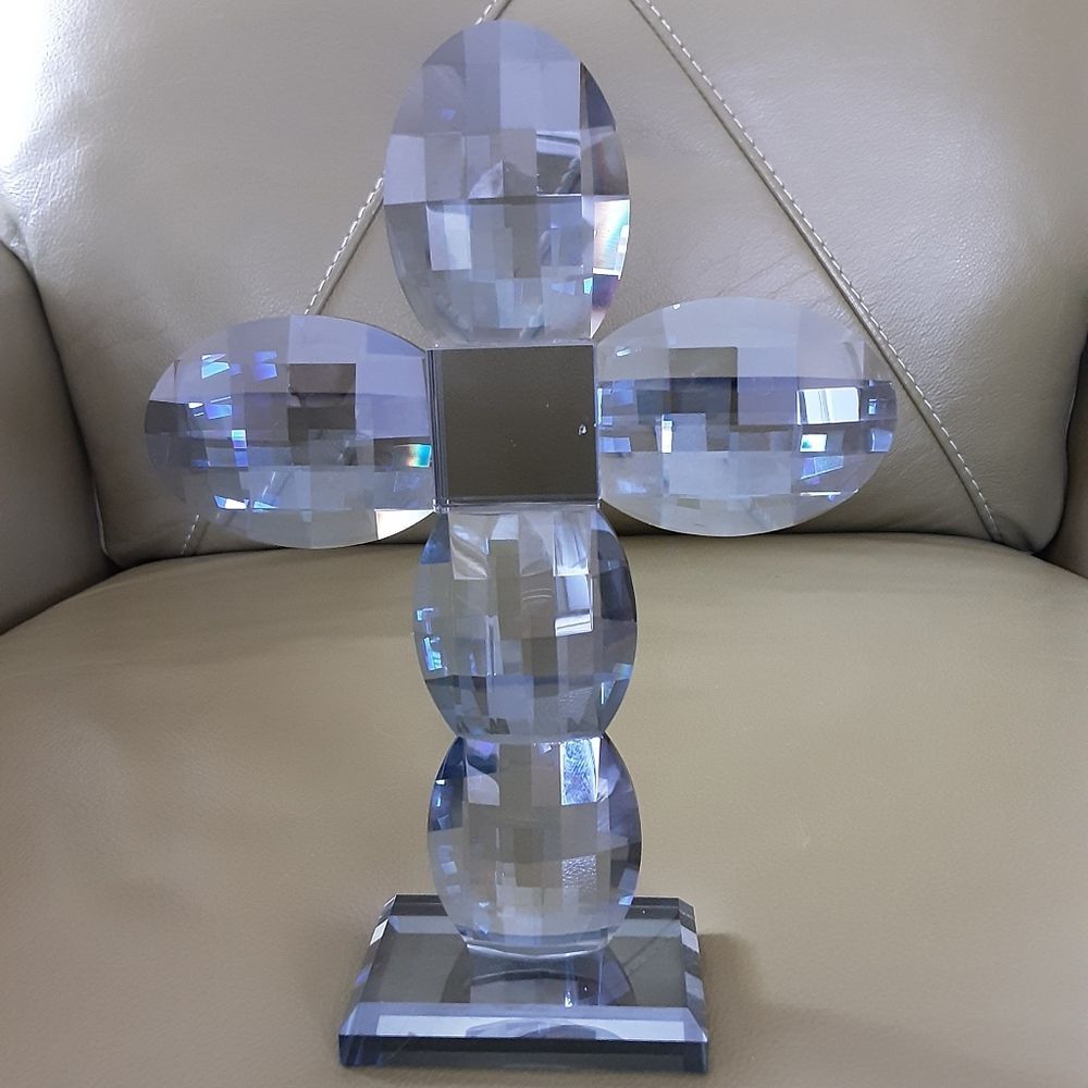 OLEG CASSINI Diamond Cut Light Gray Crystal Cross